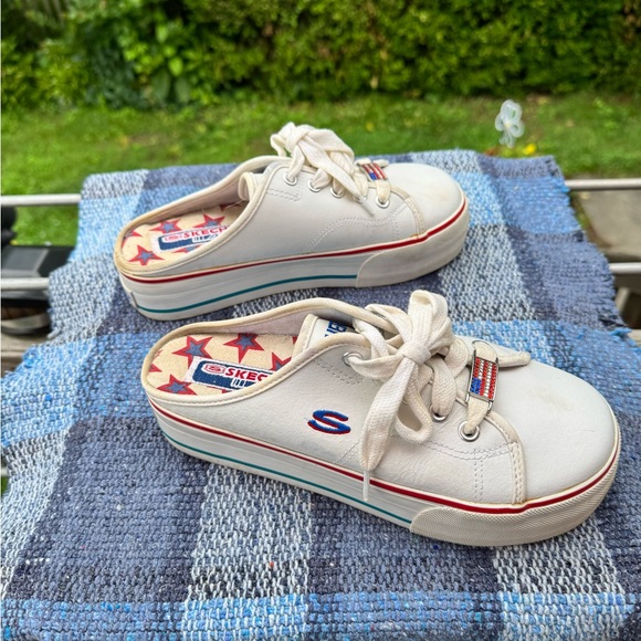 Skechers white Slip-On platform Sneakers with USA 🇺🇸 flag diamond Accents size 7 - Picture 8 of 9